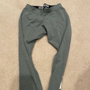 nike cropped leggings 🤍